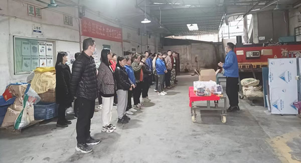 用心去孝敬，用爱去感恩--孝心无疆，爱满广有|豪门国际&东莞合页?