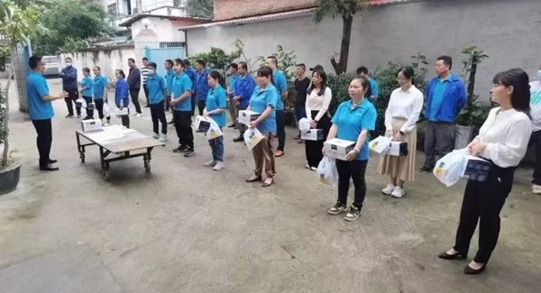 致敬劳动者，感悟劳动的意义|豪门国际&东莞合页